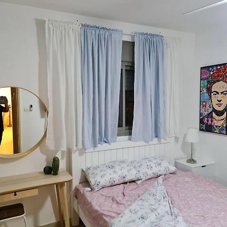 מרחק נגיעה בתקווה Apartman Petach Tikva Kültér fotó