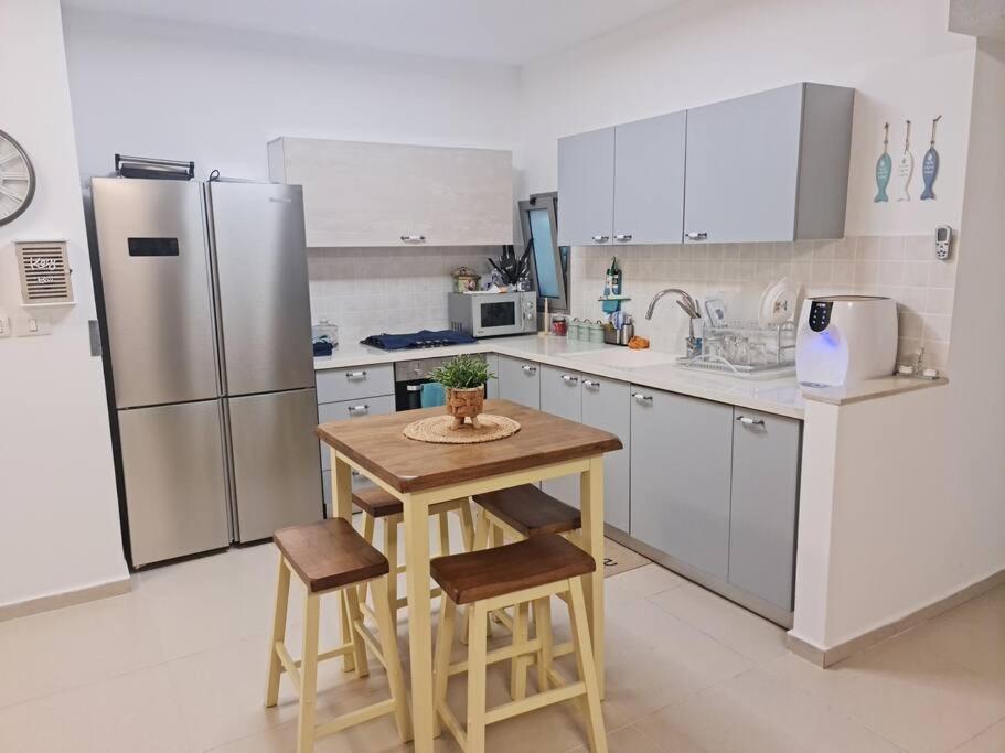 מרחק נגיעה בתקווה Apartman Petach Tikva Kültér fotó