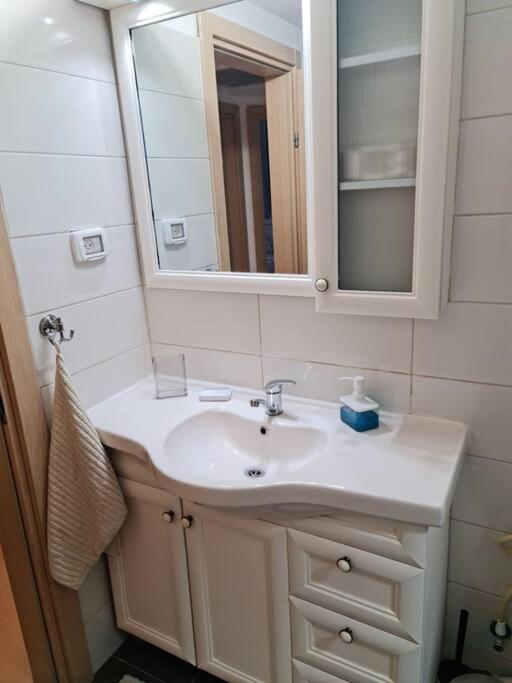 מרחק נגיעה בתקווה Apartman Petach Tikva Kültér fotó