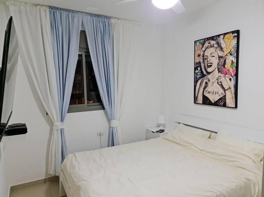 מרחק נגיעה בתקווה Apartman Petach Tikva Kültér fotó