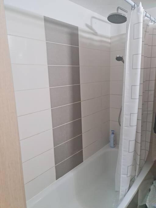 מרחק נגיעה בתקווה Apartman Petach Tikva Kültér fotó